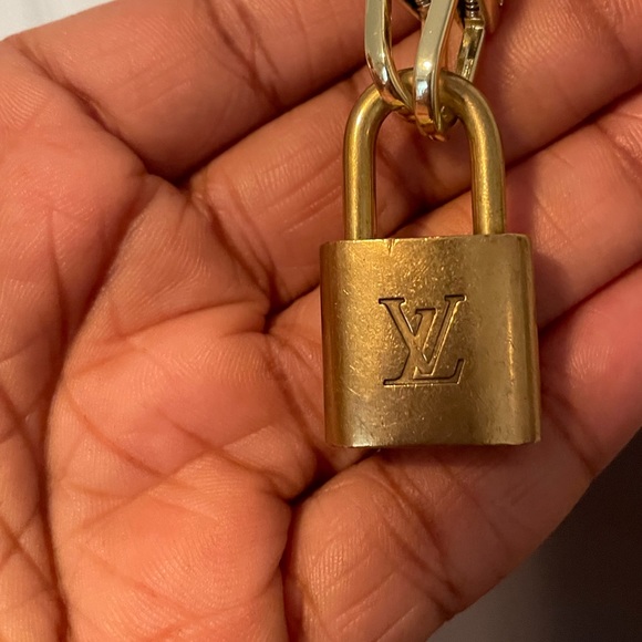 Louis Vuitton Lock (no key) on 22in Gold Plated Chain - Picture 4 of 5